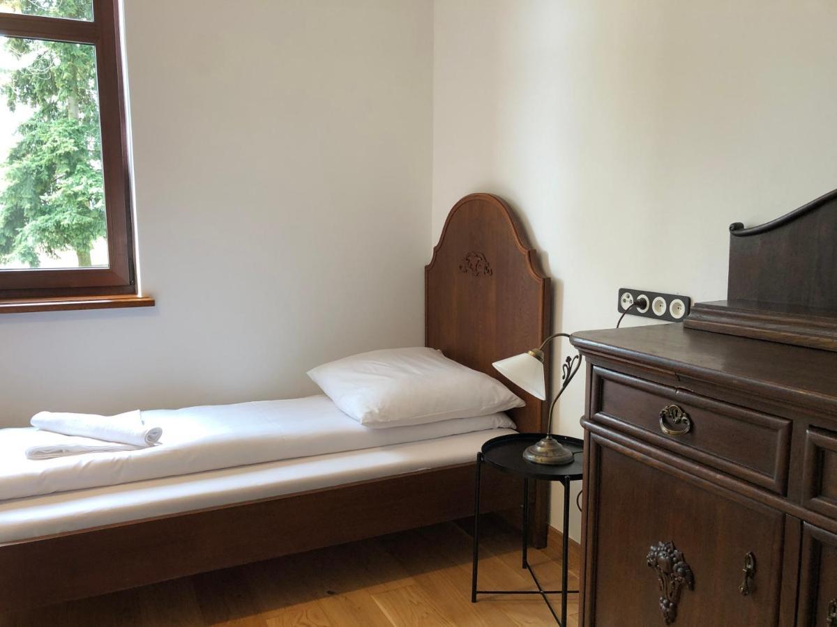 Bed and Breakfast Dwor Gogolewo Nad Warta à Ksiaz Wielkopolski Extérieur photo