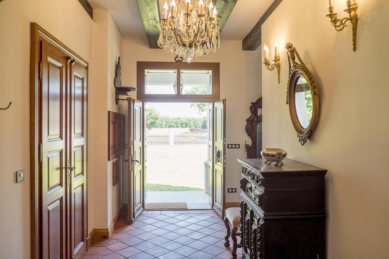 Bed and Breakfast Dwor Gogolewo Nad Warta à Ksiaz Wielkopolski Extérieur photo